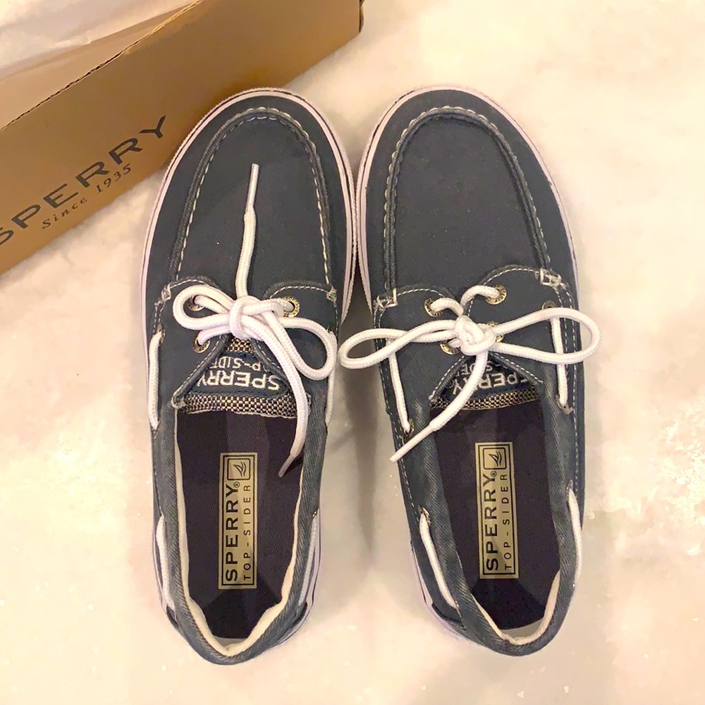 New in Box! Boys Sperry Halyard Shoes